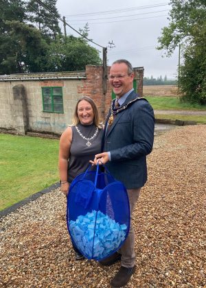 Cllr. Darren and Mrs. Sarah-Jayne Hobson pulled the prize winners out of the bag!