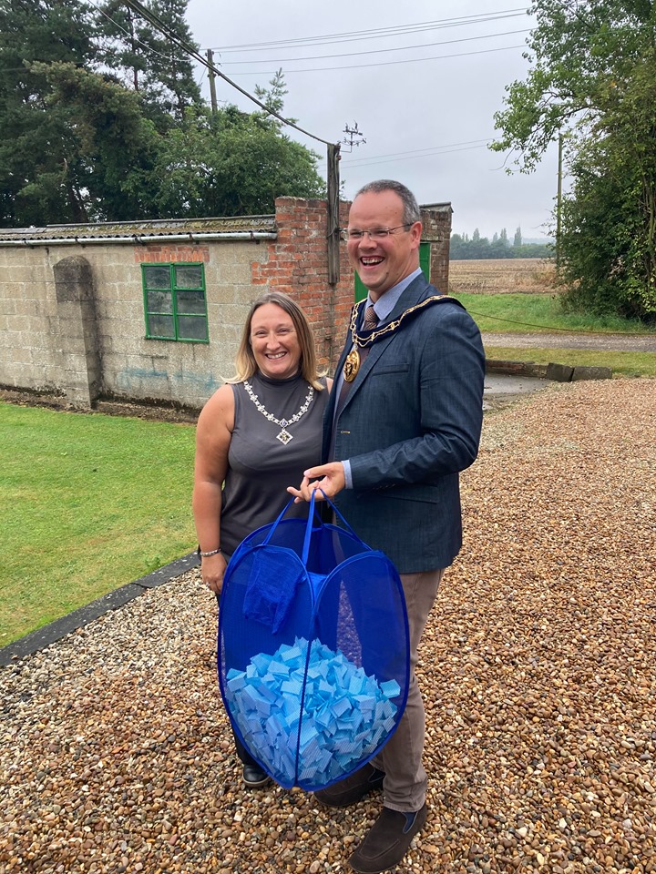 Cllr. Darren and Mrs. Sarah-Jayne Hobson pulled the prize winners out of the bag! 