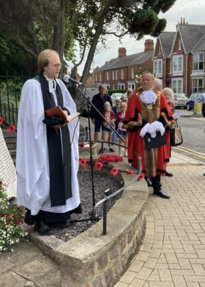 Rev'd James Robinson conducts service