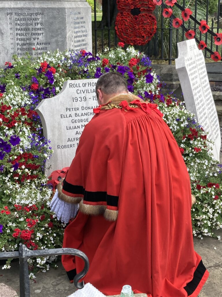 Mayor of Louth lays a wreath