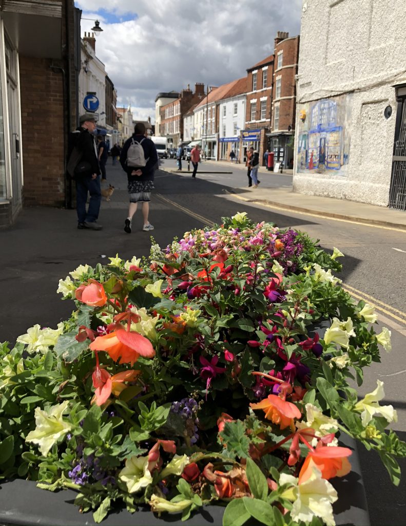 Queen Street Louth showing flowers in July 2020